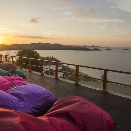 One Tree Hill - Hostel Labuan Bajo Extérieur photo