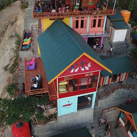 One Tree Hill - Hostel Labuan Bajo Extérieur photo
