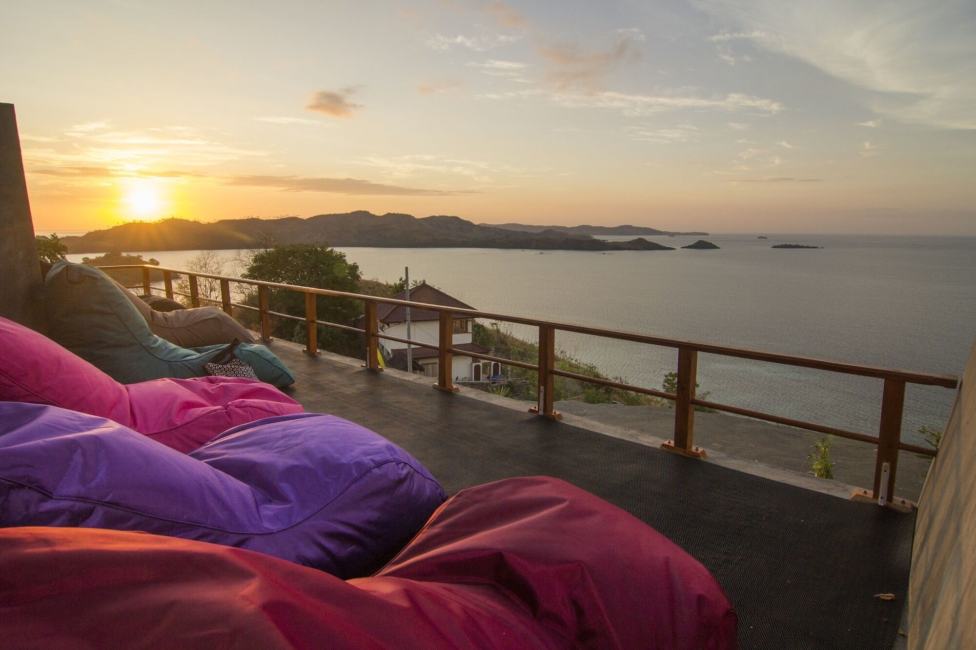 One Tree Hill - Hostel Labuan Bajo Extérieur photo