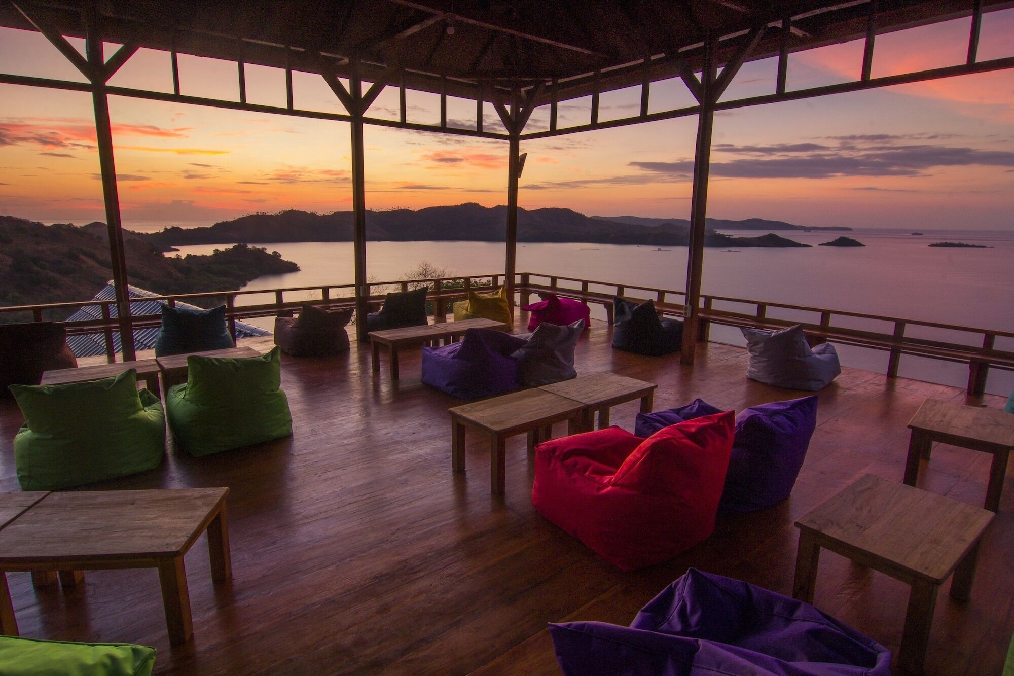 One Tree Hill - Hostel Labuan Bajo Extérieur photo
